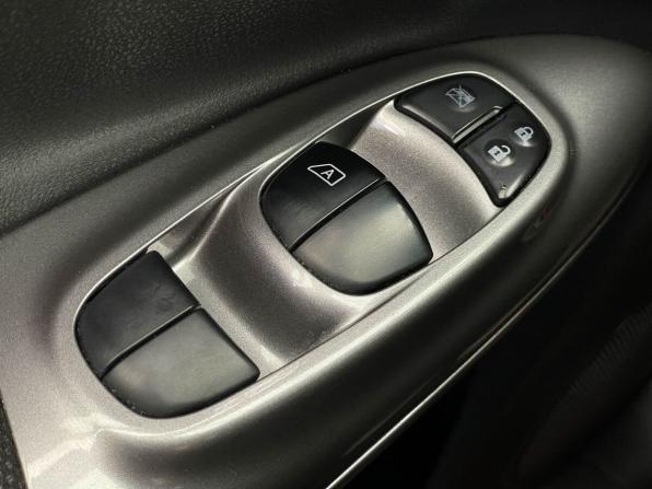 Nissan Juke I с пробегом 2012 года, цена 897 000 рублей, 182497 км, внедорожник, Автокод Объявления