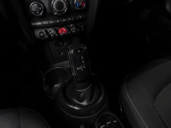 Mini Hatch III (F55/F56) Рестайлинг с пробегом 2018 года, цена 1 845 000 рублей, 92652 км, хэтчбек, Автокод Объявления