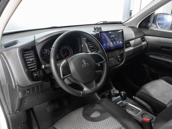 Mitsubishi Outlander III Рестайлинг 2 с пробегом 2015 года, цена 1 413 400 рублей, 210745 км, внедорожник, Автокод Объявления