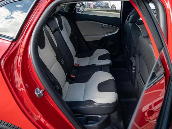 Volvo V40 II с пробегом 2015 года, цена 1 550 000 рублей, 168620 км, хэтчбек, Автокод Объявления