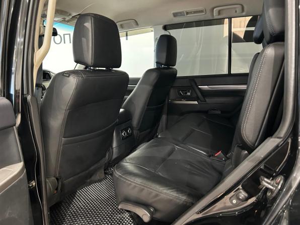 Mitsubishi Pajero IV Рестайлинг 2 с пробегом 2015 года, цена 1 999 000 рублей, 268216 км, внедорожник, Автокод Объявления
