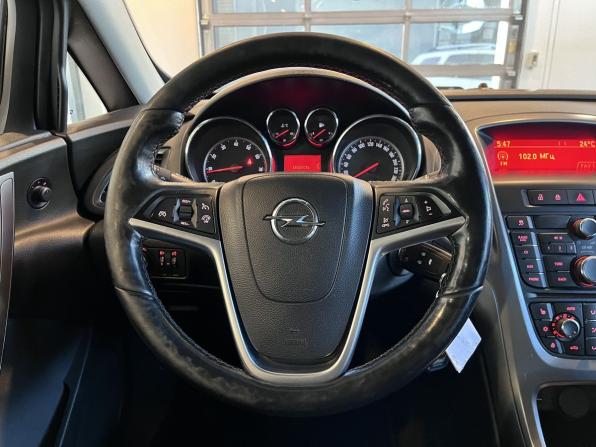 Opel Astra J Рестайлинг с пробегом 2013 года, цена 635 000 рублей, 217706 км, хэтчбек, Автокод Объявления