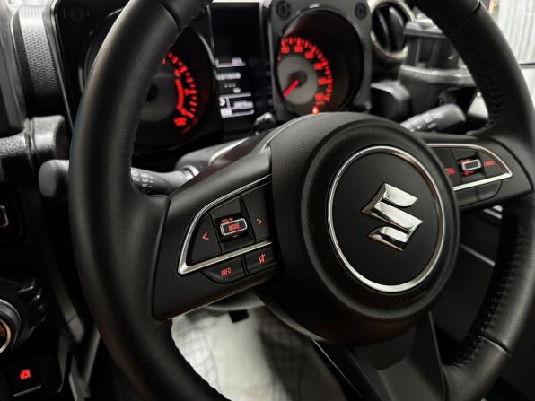 Suzuki Jimny IV с пробегом 2022 года, цена 2 550 000 рублей, 28878 км, внедорожник, Автокод Объявления