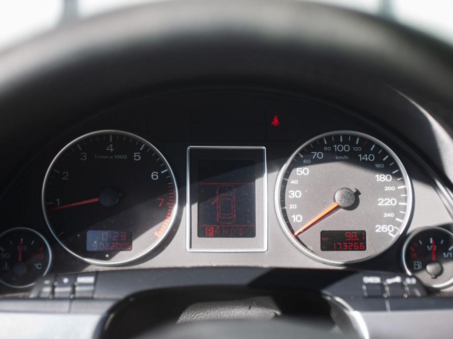 Audi A4 III (B7) Курган  - изображение 17