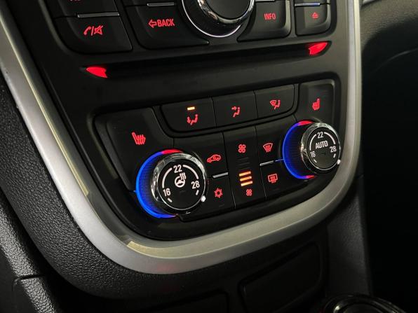 Opel Mokka I с пробегом 2014 года, цена 1 360 000 рублей, 117000 км, внедорожник, Автокод Объявления