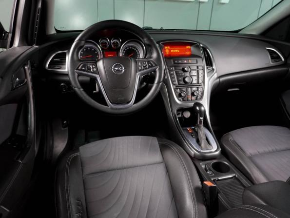 Opel Astra J Рестайлинг с пробегом 2013 года, цена 899 000 рублей, 143198 км, хэтчбек, Автокод Объявления