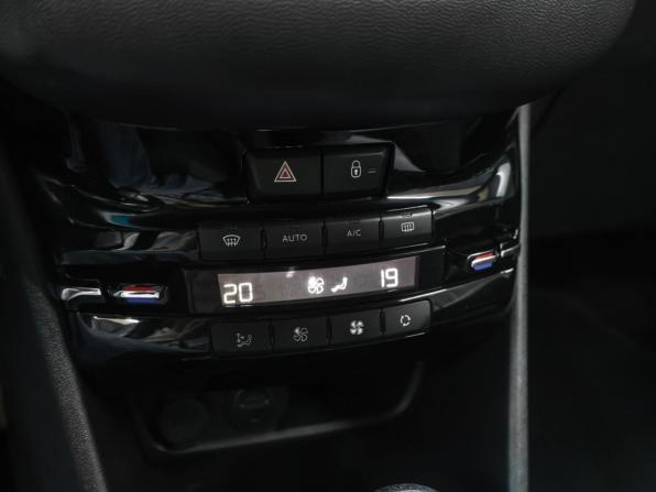 Peugeot 208 I с пробегом 2013 года, цена 749 000 рублей, 131733 км, хэтчбек, Автокод Объявления