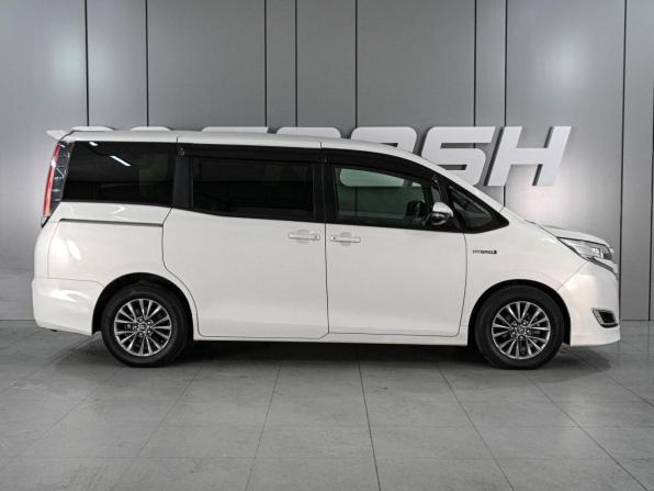 Toyota Noah III (R80) Рестайлинг с пробегом 2018 года, цена 2 669 000 рублей, 147529 км, минивэн, Автокод Объявления