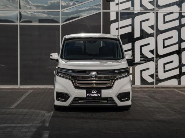Honda Stepwgn V Рестайлинг с пробегом 2018 года, цена 2 020 000 рублей, 163723 км, минивэн, Автокод Объявления