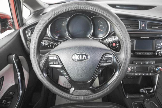 Kia Ceed II с пробегом 2015 года, цена 1 269 000 рублей, 169849 км, хэтчбек, Автокод Объявления