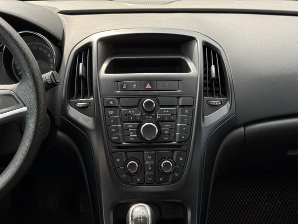 Opel Astra J Рестайлинг с пробегом 2014 года, цена 570 000 рублей, 389080 км, хэтчбек, Автокод Объявления