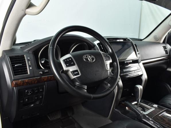 Toyota Land Cruiser 200 Series Рестайлинг 1 с пробегом 2015 года, цена 4 309 995 рублей, 337312 км, внедорожник, Автокод Объявления