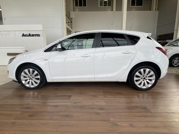 Opel Astra J с пробегом 2011 года, цена 590 000 рублей, 155568 км, хэтчбек, Автокод Объявления