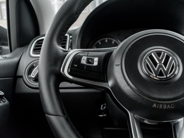 Volkswagen Polo V Рестайлинг с пробегом 2018 года, цена 715 000 рублей, 279357 км, седан, Автокод Объявления
