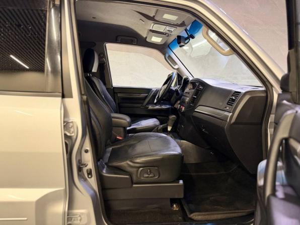 Mitsubishi Pajero IV Рестайлинг 1 с пробегом 2011 года, цена 1 600 000 рублей, 301938 км, внедорожник, Автокод Объявления