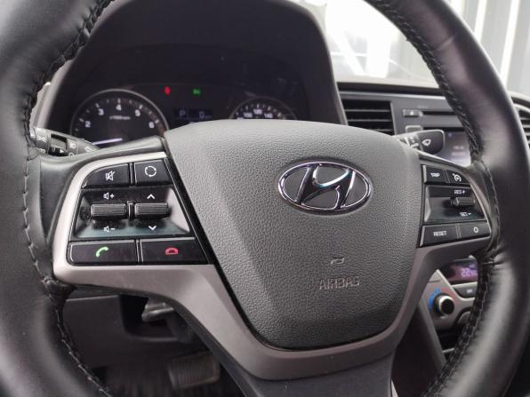 Hyundai Elantra VI (AD) с пробегом 2018 года, цена 1 420 000 рублей, 137000 км, седан, Автокод Объявления