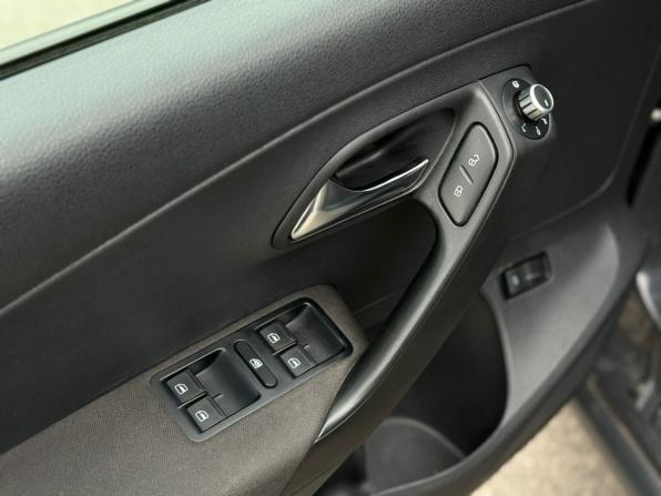 Volkswagen Polo V Рестайлинг с пробегом 2016 года, цена 1 049 000 рублей, 126910 км, седан, Автокод Объявления