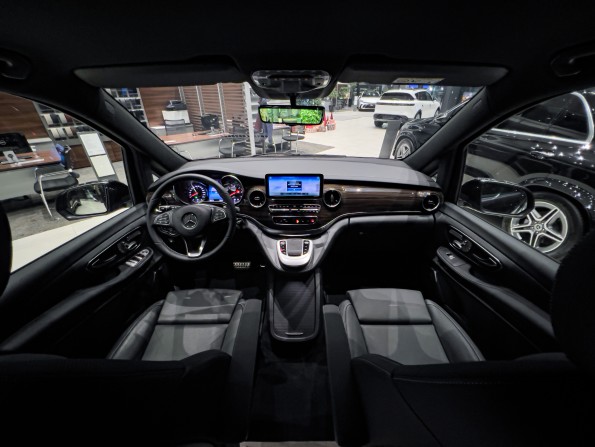 Mercedes-Benz V-Класс III (W447) Рестайлинг с пробегом 2023 года, цена 15 600 000 рублей, 34 км, минивэн, Автокод Объявления