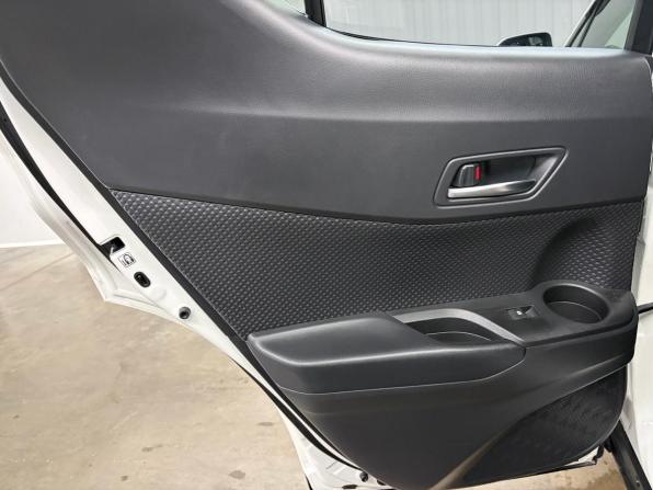 Toyota C-HR I с пробегом 2018 года, цена 1 850 000 рублей, 87000 км, внедорожник, Автокод Объявления