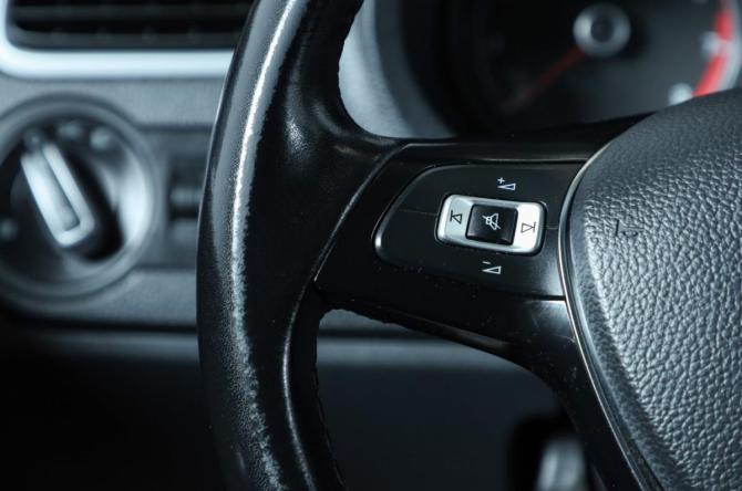Volkswagen Polo V Рестайлинг с пробегом 2016 года, цена 1 199 000 рублей, 78500 км, седан, Автокод Объявления