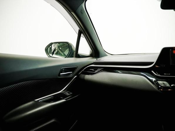 Toyota C-HR I с пробегом 2017 года, цена 1 900 000 рублей, 59819 км, внедорожник, Автокод Объявления