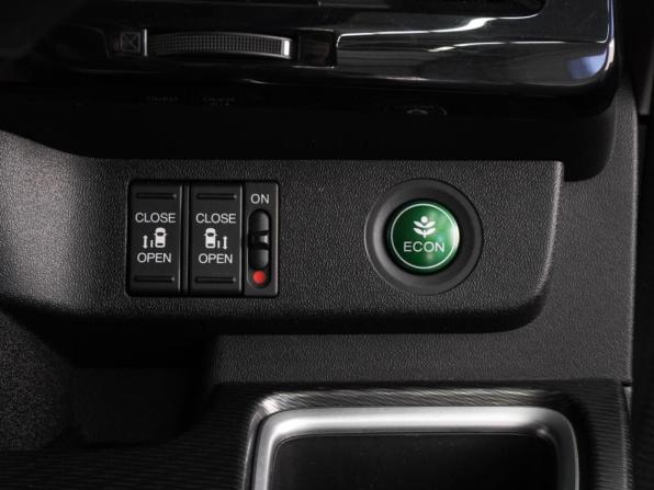 Honda Stepwgn V Рестайлинг с пробегом 2017 года, цена 2 544 000 рублей, 101256 км, минивэн, Автокод Объявления