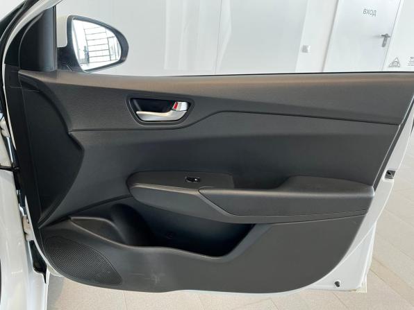 Hyundai Solaris II Рестайлинг с пробегом 2021 года, цена 1 390 000 рублей, 46627 км, седан, Автокод Объявления