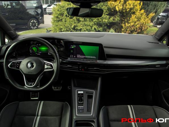 Volkswagen Golf VIII с пробегом 2021 года, цена 2 418 000 рублей, 50330 км, хэтчбек, Автокод Объявления