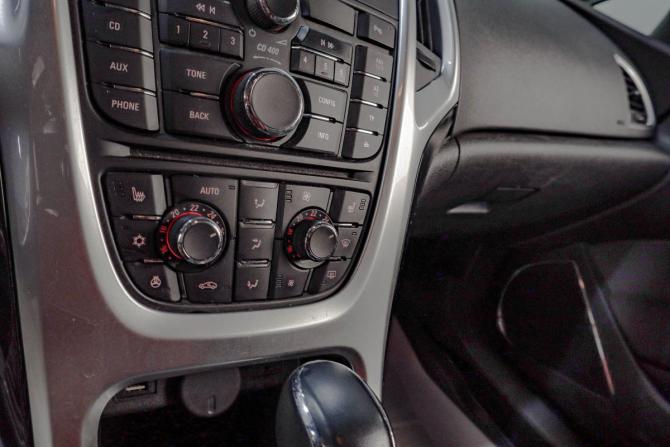 Opel Astra J Рестайлинг с пробегом 2013 года, цена 899 000 рублей, 164564 км, хэтчбек, Автокод Объявления