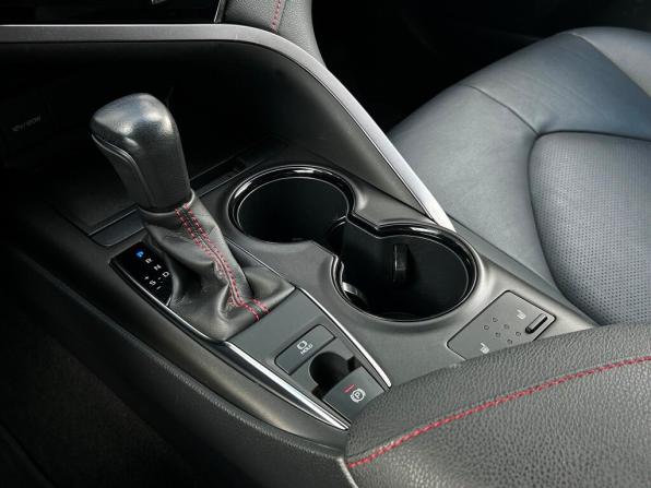 Toyota Camry VIII (XV70) Рестайлинг с пробегом 2021 года, цена 3 461 700 рублей, 50928 км, седан, Автокод Объявления