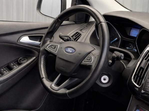Ford Focus III Рестайлинг с пробегом 2015 года, цена 957 000 рублей, 126922 км, универсал, Автокод Объявления