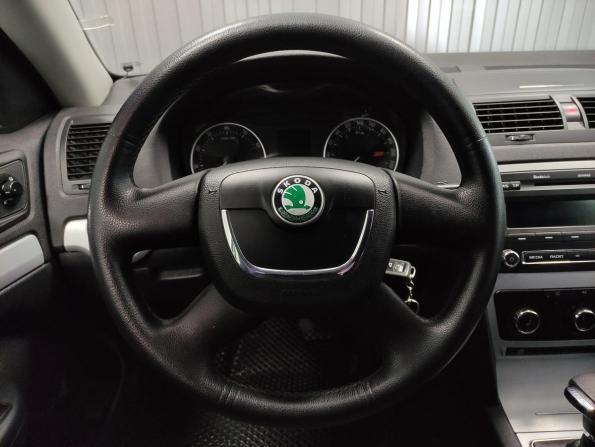 Skoda Octavia II (A5) Рестайлинг с пробегом 2011 года, цена 880 000 рублей, 161381 км, лифтбек, Автокод Объявления