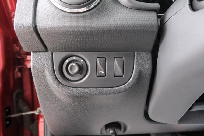 Renault Sandero II Рестайлинг с пробегом 2019 года, цена 1 349 000 рублей, 50700 км, хэтчбек, Автокод Объявления