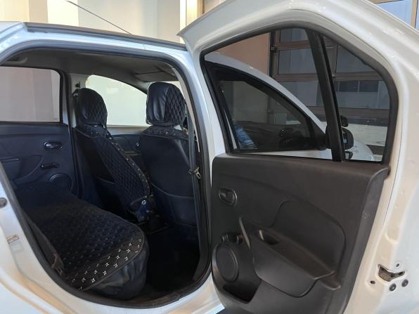 Renault Logan II с пробегом 2017 года, цена 306 200 рублей, 329356 км, седан, Автокод Объявления