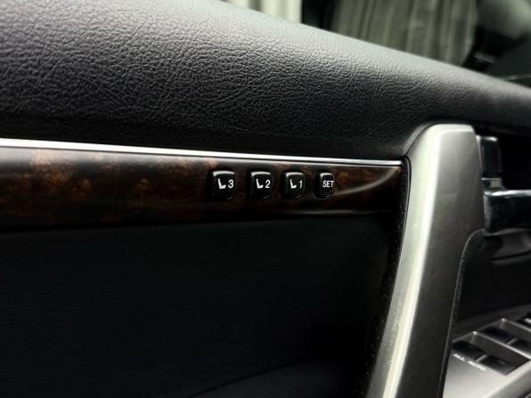 Toyota Land Cruiser 200 Series Рестайлинг 1 с пробегом 2013 года, цена 3 759 000 рублей, 244860 км, внедорожник, Автокод Объявления