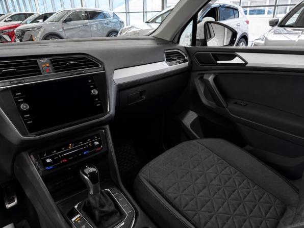 Volkswagen Tiguan II Рестайлинг с пробегом 2021 года, цена 2 900 000 рублей, 61183 км, внедорожник, Автокод Объявления