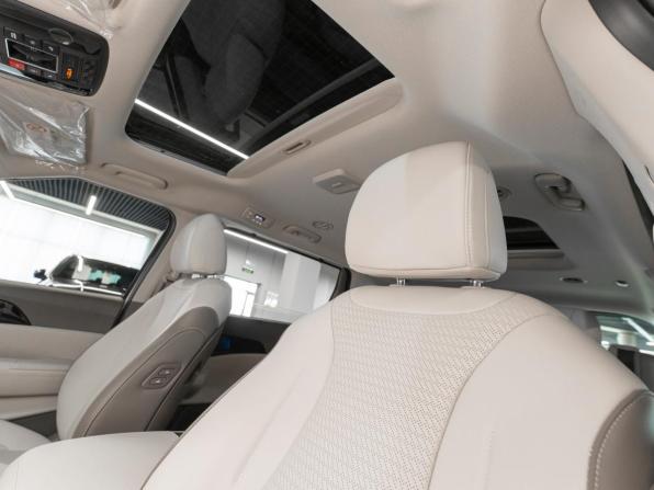 Kia Carnival IV Рестайлинг с пробегом 2024 года, цена 9 100 000 рублей, 50 км, минивэн, Автокод Объявления