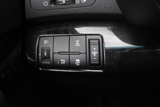 Kia Sorento II Рестайлинг с пробегом 2018 года, цена 2 395 000 рублей, 107842 км, внедорожник, Автокод Объявления