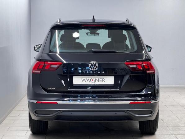 Volkswagen Tiguan II Рестайлинг с пробегом 2021 года, цена 2 626 000 рублей, 80444 км, внедорожник, Автокод Объявления