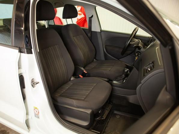 Volkswagen Polo V Рестайлинг с пробегом 2019 года, цена 1 430 000 рублей, 77979 км, седан, Автокод Объявления
