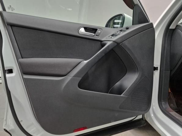 Volkswagen Tiguan I Рестайлинг с пробегом 2016 года, цена 1 907 000 рублей, 58275 км, внедорожник, Автокод Объявления