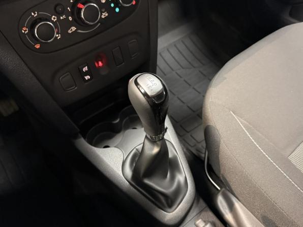 Renault Sandero II Рестайлинг с пробегом 2019 года, цена 1 413 700 рублей, 36593 км, хэтчбек, Автокод Объявления