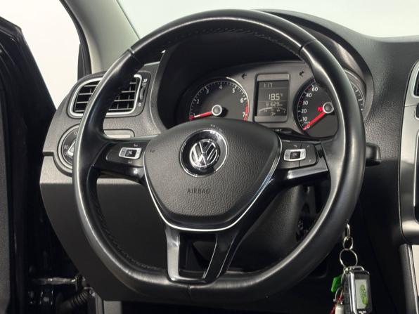 Volkswagen Polo V Рестайлинг с пробегом 2018 года, цена 1 330 000 рублей, 91409 км, седан, Автокод Объявления