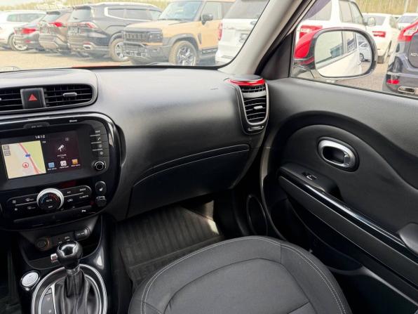 Kia Soul II Рестайлинг с пробегом 2018 года, цена 1 695 000 рублей, 108753 км, хэтчбек, Автокод Объявления