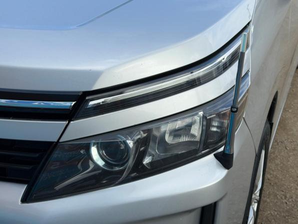 Toyota Voxy III (R80) с пробегом 2016 года, цена 2 000 000 рублей, 142000 км, минивэн, Автокод Объявления