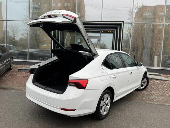 Skoda Octavia IV (A8) с пробегом 2021 года, цена 2 155 000 рублей, 133400 км, лифтбек, Автокод Объявления
