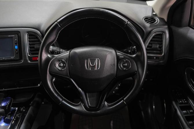 Honda Vezel I с пробегом 2015 года, цена 1 499 000 рублей, 61000 км, внедорожник, Автокод Объявления