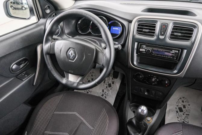 Renault Logan II с пробегом 2017 года, цена 649 000 рублей, 103500 км, седан, Автокод Объявления