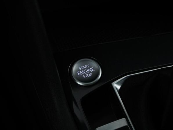 Volkswagen Tiguan II Рестайлинг с пробегом 2021 года, цена 2 550 000 рублей, 235208 км, внедорожник, Автокод Объявления