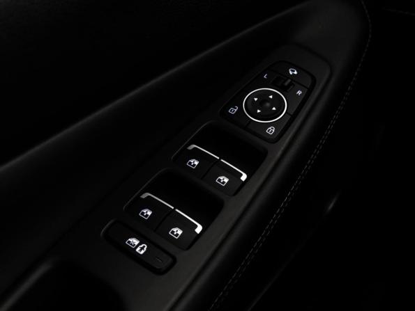 Hyundai Santa Fe IV Рестайлинг с пробегом 2023 года, цена 3 799 000 рублей, 93210 км, внедорожник, Автокод Объявления